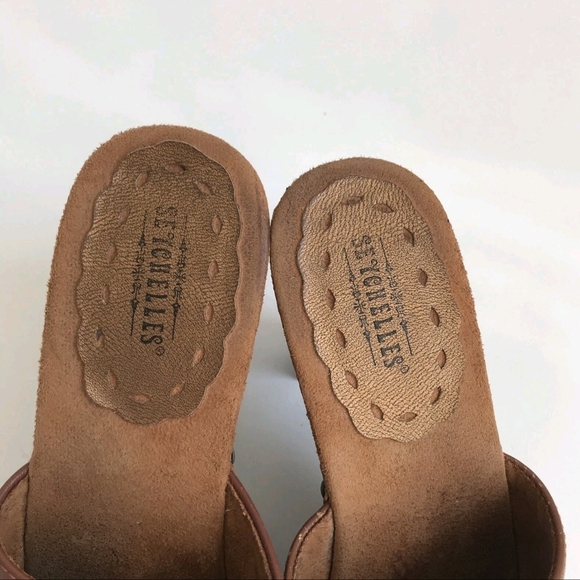 Stylish Brown Leather Clogs with Pink Floral Design - Picture 4 of 12